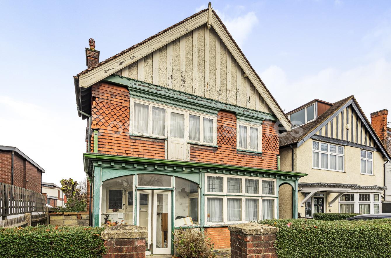Sylvan Avenue, Mill Hill